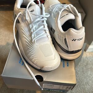 Yonex Eclipsion 4 - size 10 US